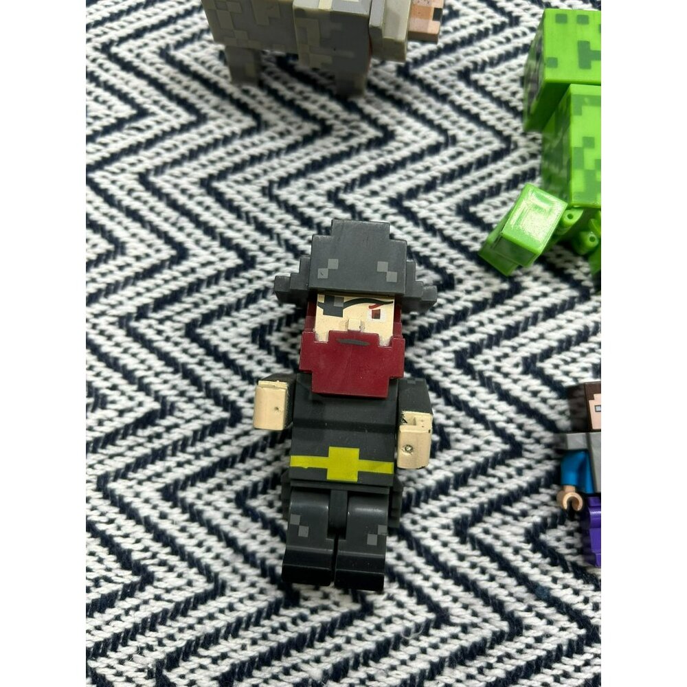 Minecraft Action Figures Set With Creeper Alex Skeleton Horse Wolf & More - Picture 6 of 8